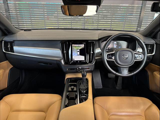 ボルボV90Ｔ５　モメンタム　ＡｐｐｌｅＣａｒＰｌａｙ／全方位カメラ／茶革シート／パワーシート／シートメモリー／シートヒーター／フルセグ／レーダークルーズコントロール／ブラインドスポットモニター／レーンキープ／電動リアゲート 内装他