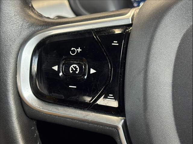 V90Ｔ５　モメンタム　ＡｐｐｌｅＣａｒＰｌａｙ／全方位カメラ／茶革シート／パワーシート／シートメモリー／シートヒーター／フルセグ／レーダークルーズコントロール／ブラインドスポットモニター／レーンキープ／電動リアゲート 内装他