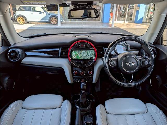 MINI3ドア COOPER SD RHD 内装他
