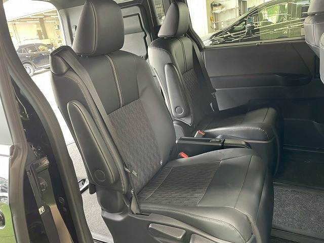 トヨタ ノアハイブリッドの画像6