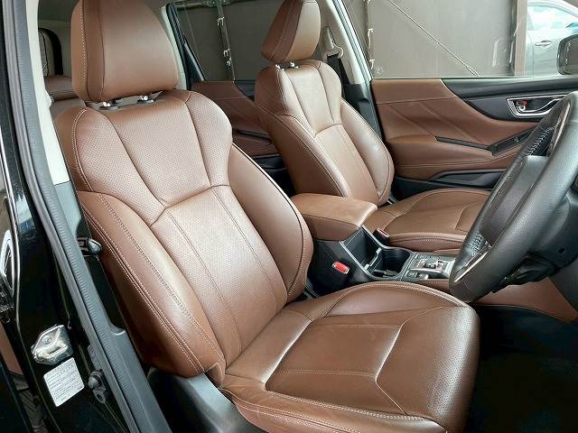 フォレスターハイブリッド Advance 内装他