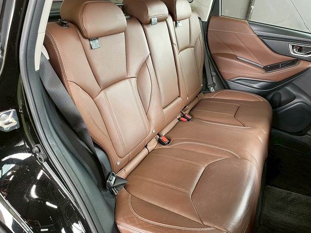 フォレスターハイブリッド Advance 内装他