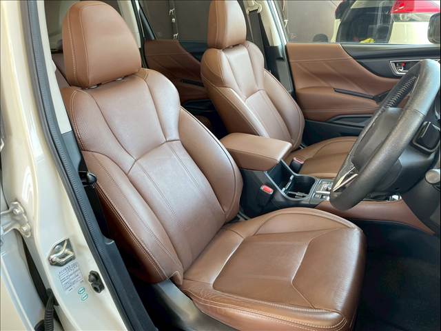 フォレスターハイブリッド Advance 内装他