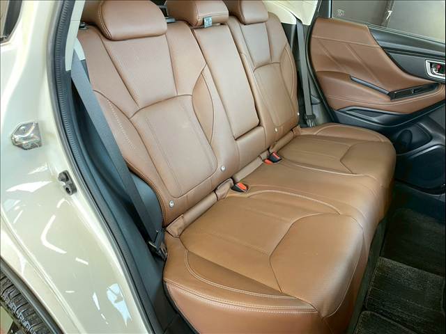 フォレスターハイブリッド Advance 内装他