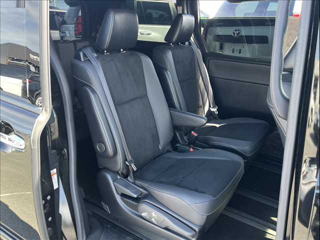 ヴォクシーZS“煌III”7人乗り 内装他