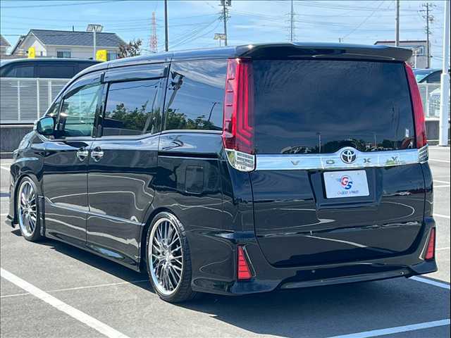 トヨタ ヴォクシーの画像16
