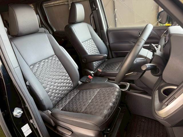 ヴォクシーハイブリッドS-Z 内装他