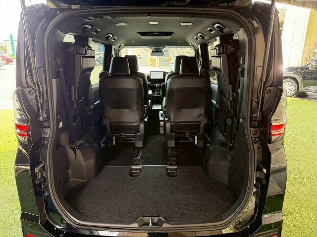 トヨタ ヴォクシーハイブリッドの画像13