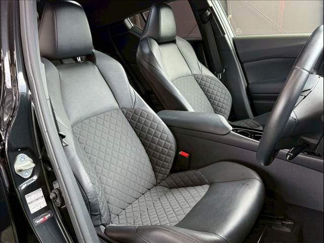 C-HRハイブリッド G “Mode-Nero Safety Plus” 内装他