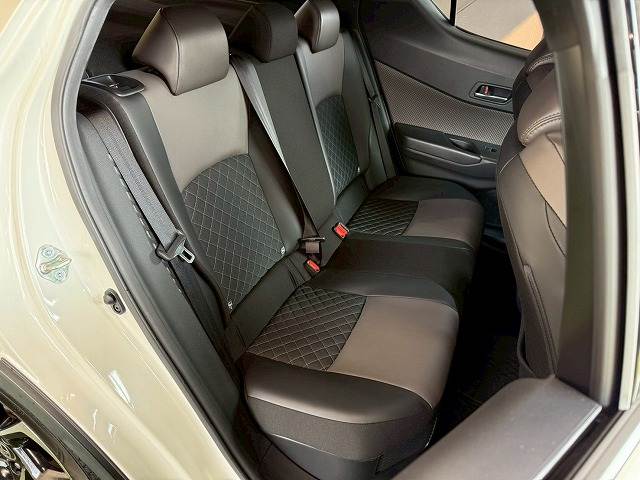 C-HRハイブリッド G 内装他