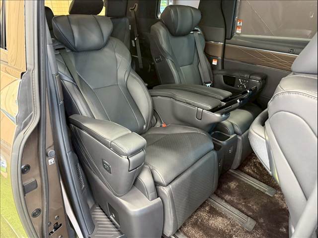 トヨタ アルファードハイブリッドの画像6