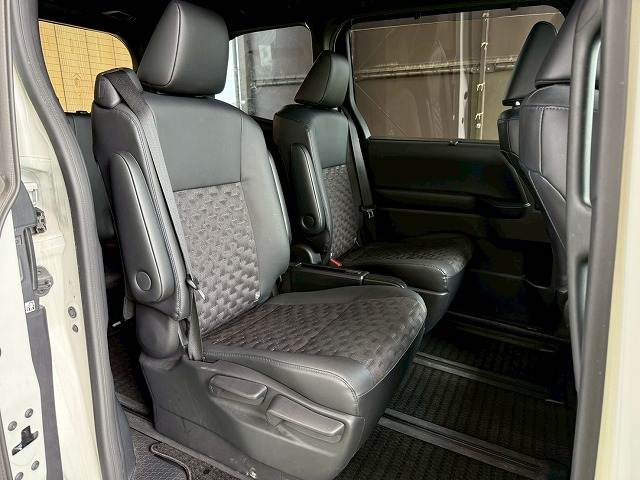 ヴォクシーハイブリッドS-Z 内装他