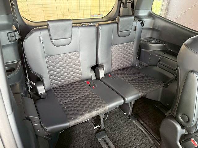 トヨタ ヴォクシーハイブリッドの画像7