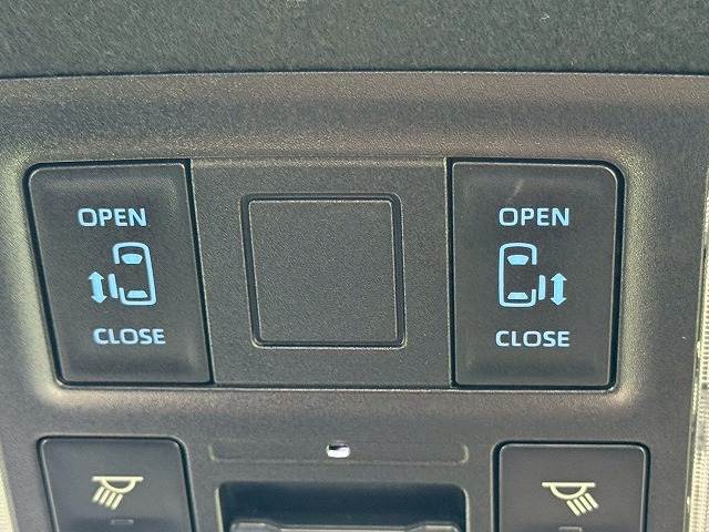 トヨタ ヴォクシーハイブリッドの画像8