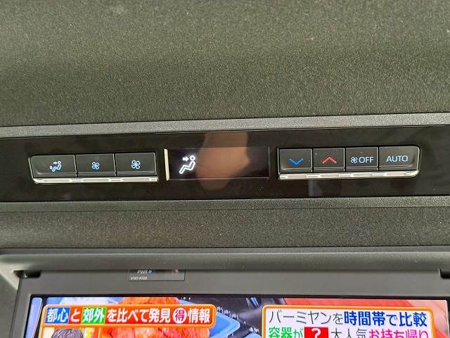 トヨタ ヴォクシーハイブリッドの画像11