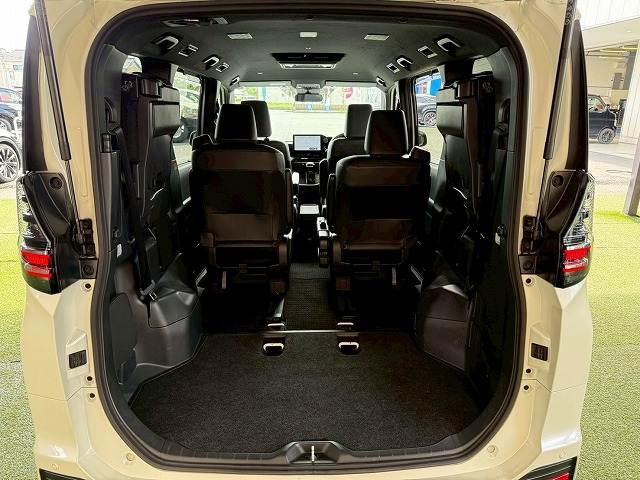 トヨタ ヴォクシーハイブリッドの画像13