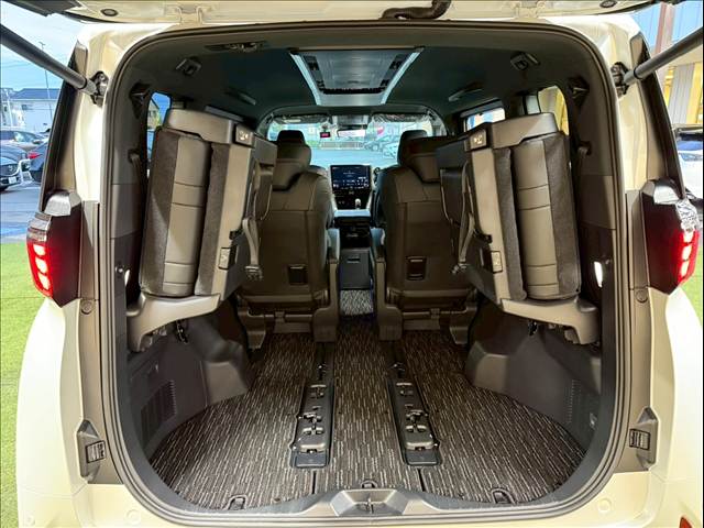 トヨタ アルファードハイブリッドの画像13