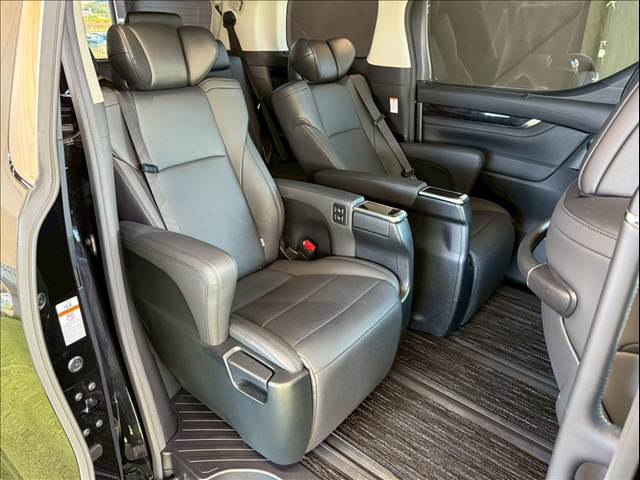 トヨタ アルファードの画像6