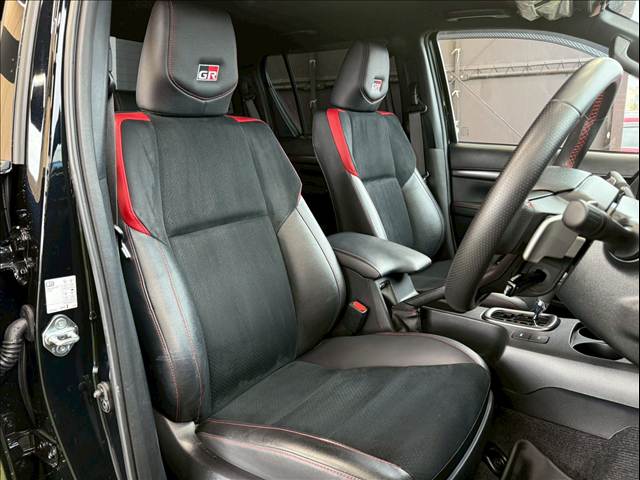 ハイラックスZ“GR SPORT” 内装他