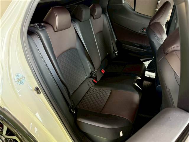 C-HRハイブリッド G 内装他