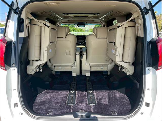 トヨタ アルファードハイブリッドの画像13