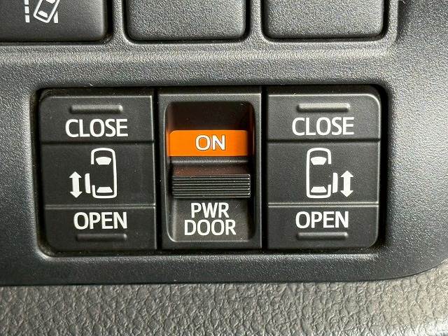 トヨタ ヴォクシーの画像11