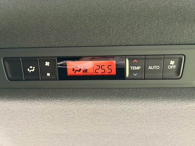 トヨタ ヴォクシーの画像12