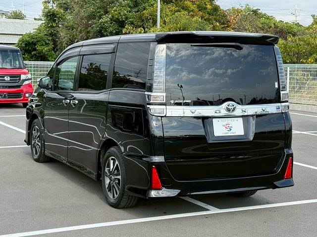 トヨタ ヴォクシーの画像16