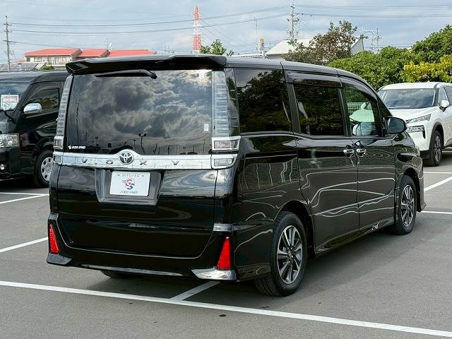 トヨタ ヴォクシーの画像17