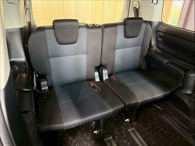 トヨタ ヴォクシーハイブリッドの画像7