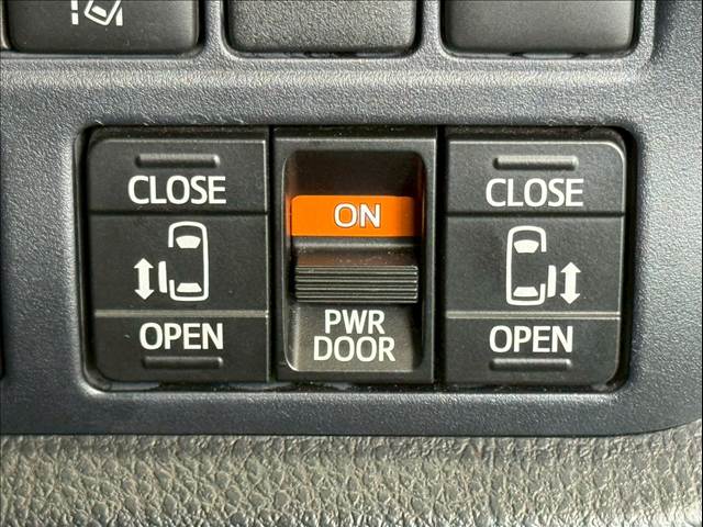 トヨタ ヴォクシーハイブリッドの画像11