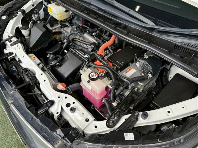 トヨタ ヴォクシーハイブリッドの画像18