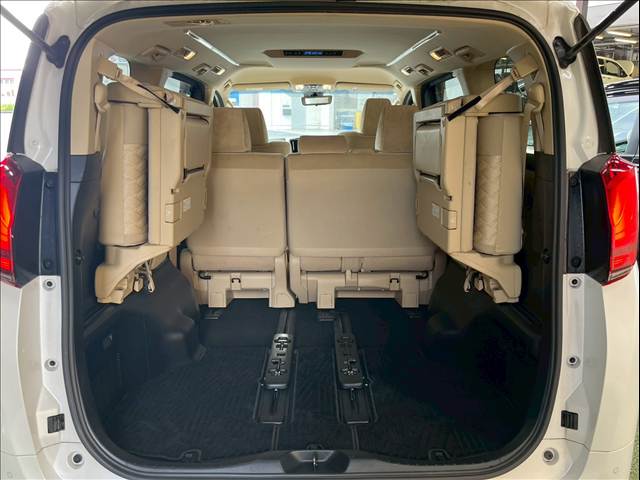 トヨタ アルファードの画像13