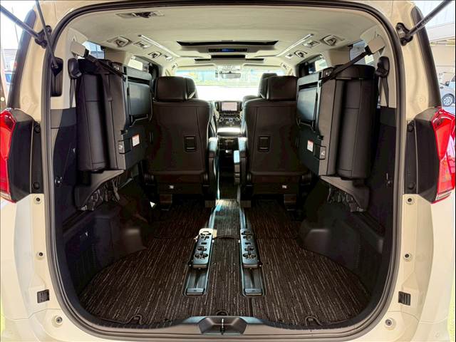 トヨタ アルファードの画像13
