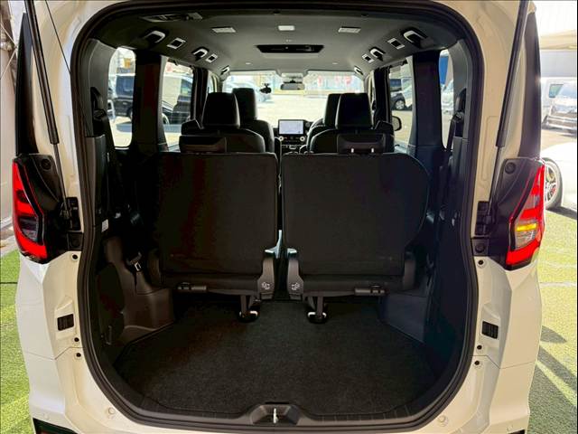 トヨタ ノアハイブリッドの画像13