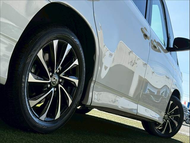 トヨタ ノアハイブリッドの画像19