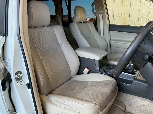 ランドクルーザープラドTX“Lパッケージ・Matt Black Edition” 内装他