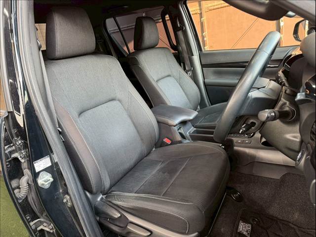 ハイラックスZ“Black Rally Edition” 内装他