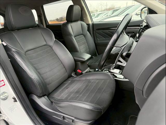 アウトランダーPHEVG Plus  Package 内装他