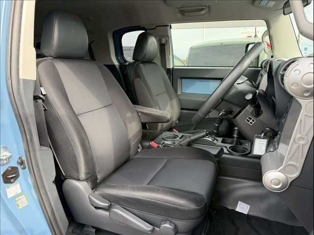 FJクルーザー□カラ-パッケージ 内装他