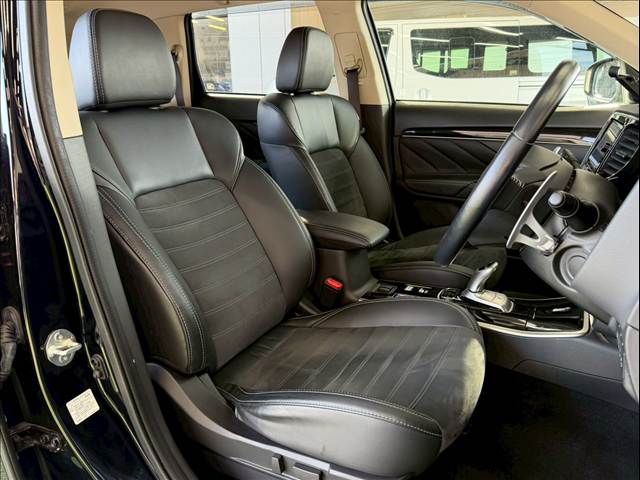 アウトランダーPHEV□G Limited Edition 内装他