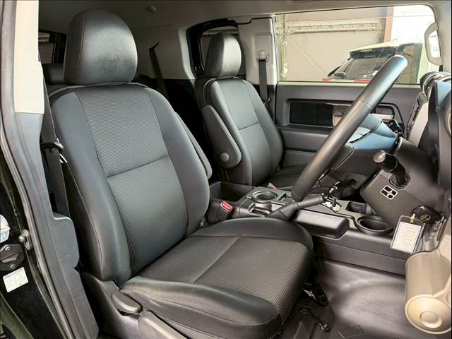 FJクルーザーカラ-パッケージ 内装他