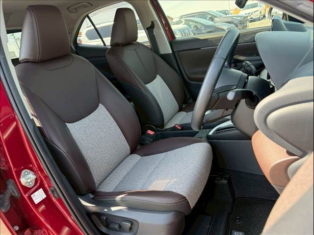 ヤリスクロスHYBRID Z 内装他