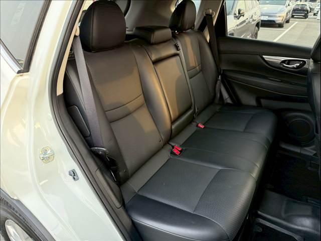 エクストレイル20X エマージェンシーブレーキ パッケージ 内装他