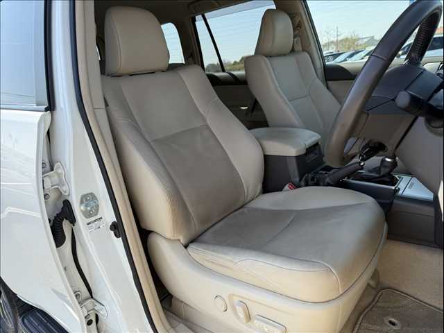 ランドクルーザープラドTX“Lパッケージ” 内装他