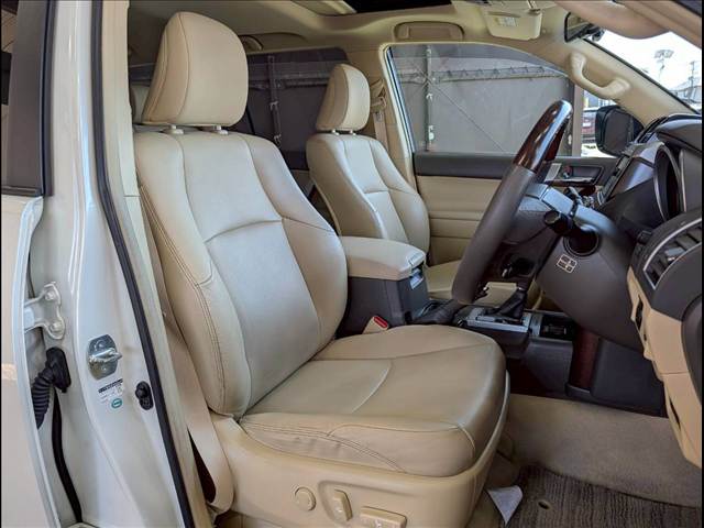 ランドクルーザープラド□TX “Lパッケージ” 内装他