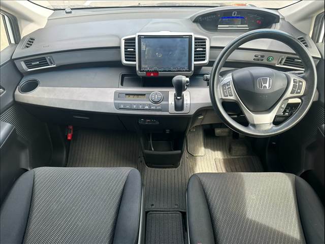 ホンダフリードハイブリッドジャストセレクション 純正9型ナビ/両側電動スライドドア/クルーズコントロール/フリップダウンモニター/Blutooth接続/オートエアコン/パワーウインドウ/ETC/スマートキー 内装他