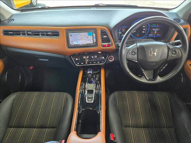 ホンダヴェゼルハイブリッドハイブリッドZ 純正メモリナビ/フルセグTV/Bluetooth/ハーフレザーシート/シートヒーター/クルーズコントロール/ETC/電子制御式サイドブレーキ/パドルシフト/スマートキー/バックカメラ 内装他