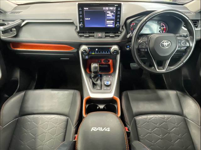 RAV4アドベンチャー 純正9型ディスプレイオーディオ/レーダークルーズコントロール/ワイヤレス充電/ブラインドスポットモニター/パワーシート/AppleCarPlay/クリアランスソナー/バックカメラ/オートハイビーム 内装他