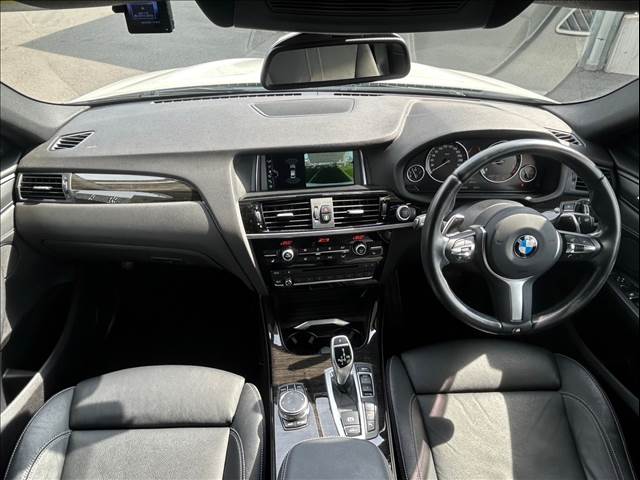 BMWX4xDrive28i M Sport RHD 内装他